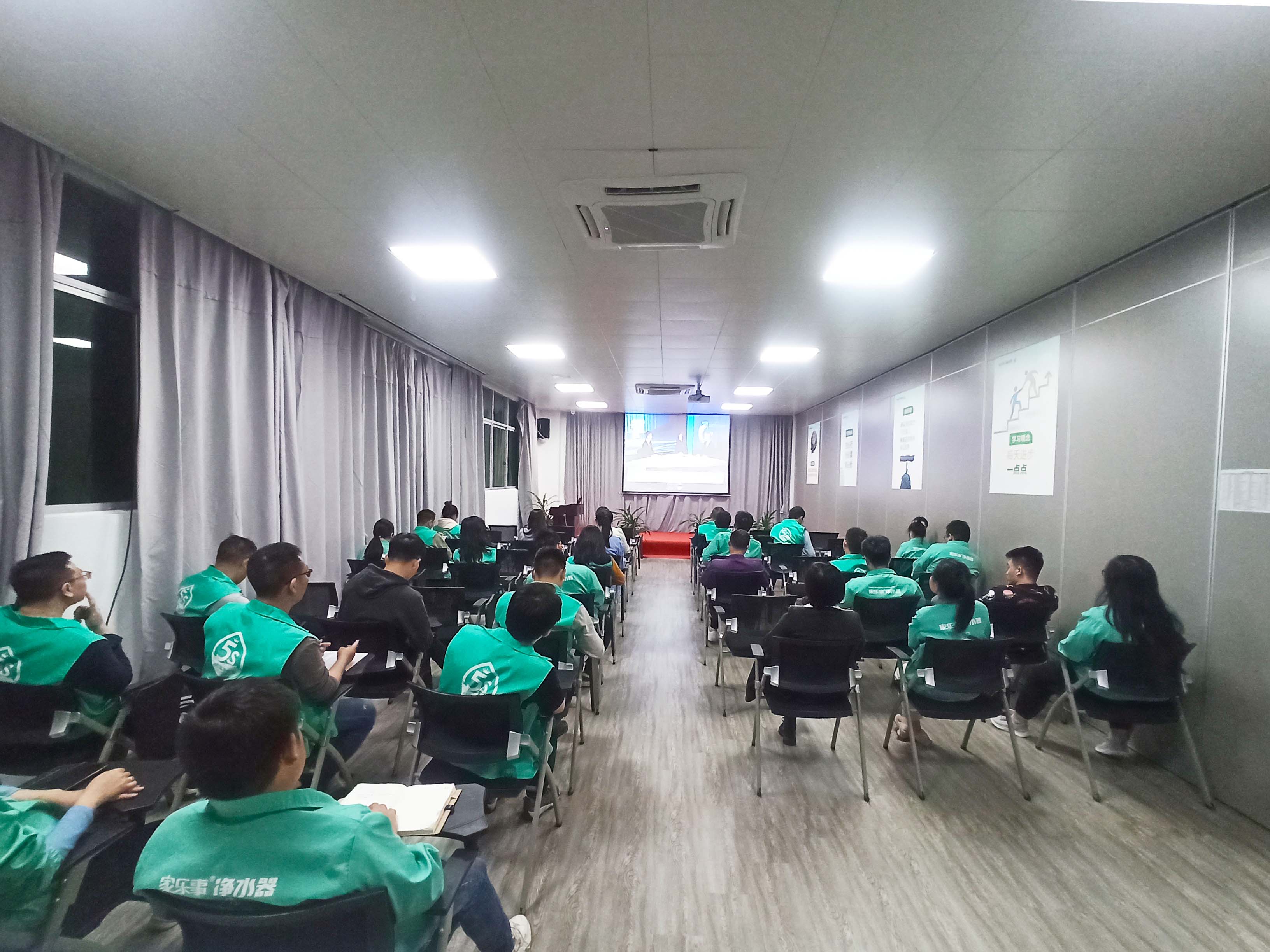 組織員工集體觀看315晚會，這家公司真“奇葩”！